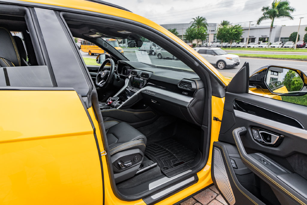 Used 2019 Lamborghini Urus AWD/4WD image 35