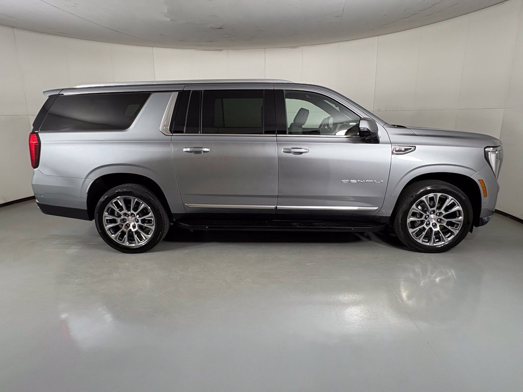 Used 2025 GMC Yukon XL Denali AWD/4WD image 11