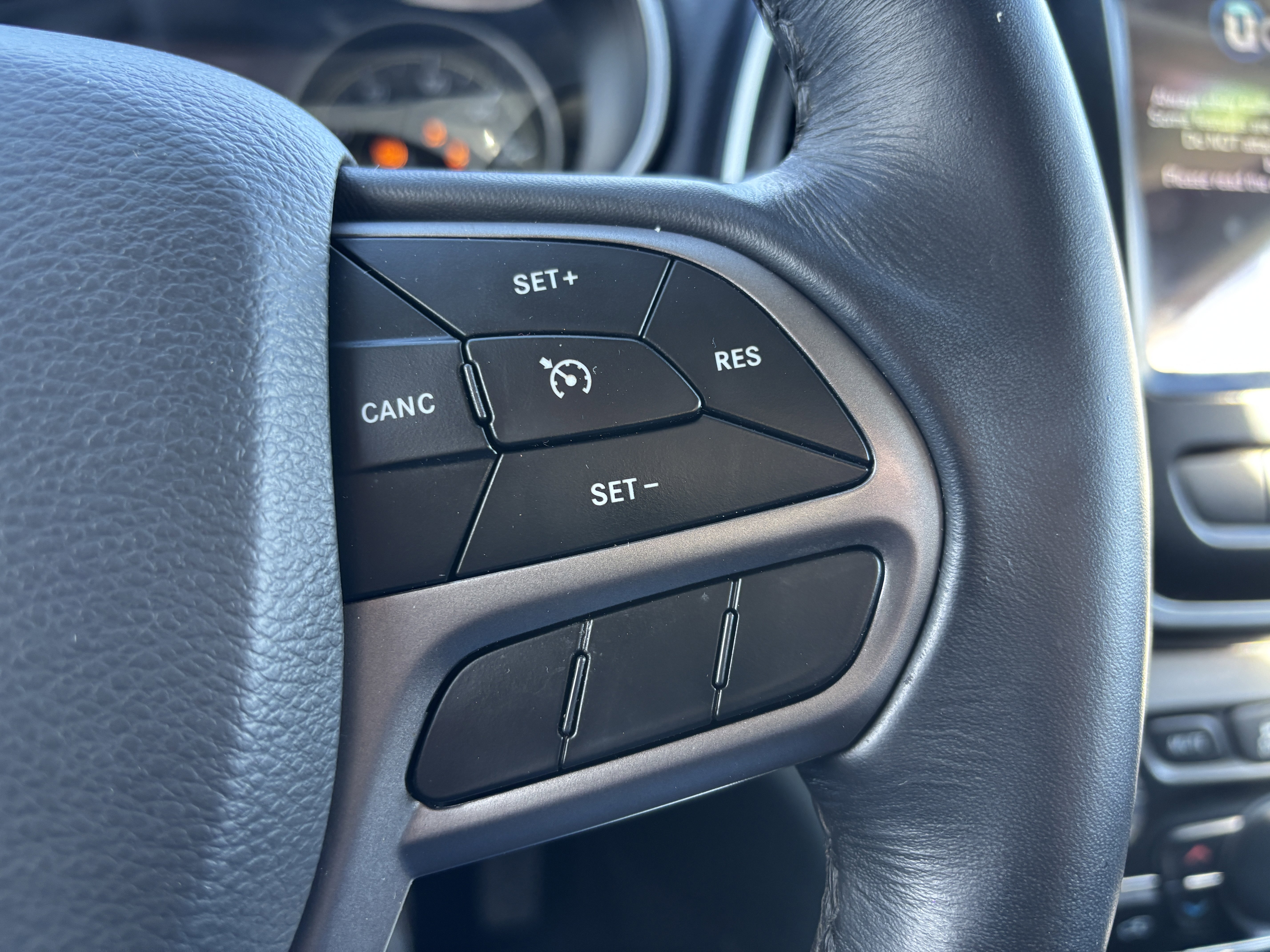 Used 2022 Jeep Cherokee Latitude Lux w/ Mopar Interior Package AWD/4WD image 18