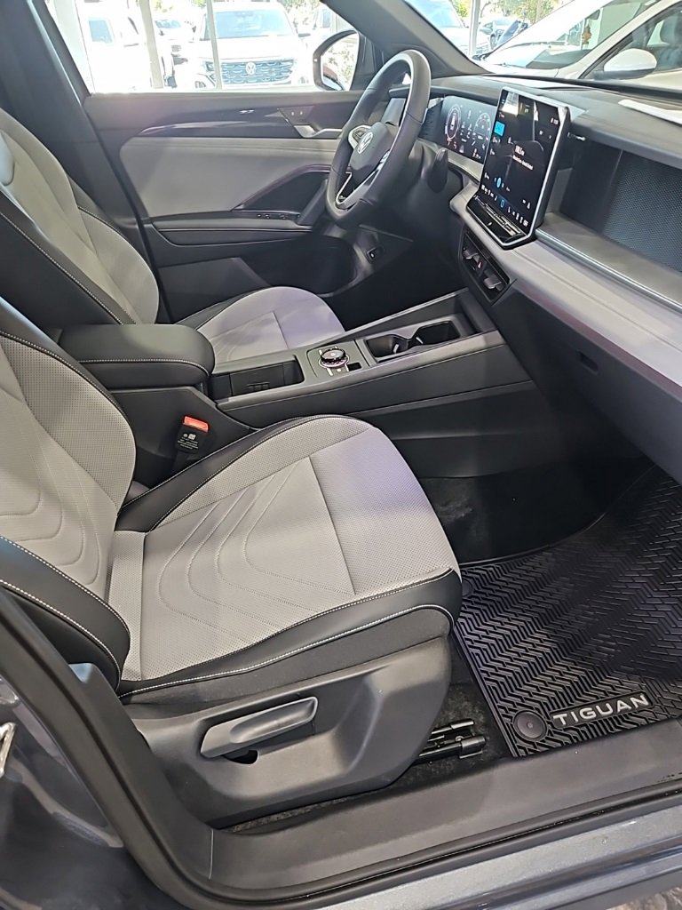 New 2026 Volkswagen Tiguan SE R-Line image 13