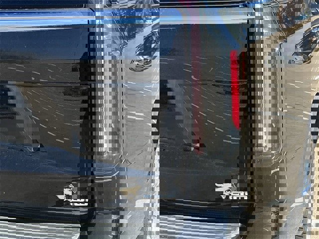 Used 2022 Cadillac Escalade Premium Luxury Platinum image 7