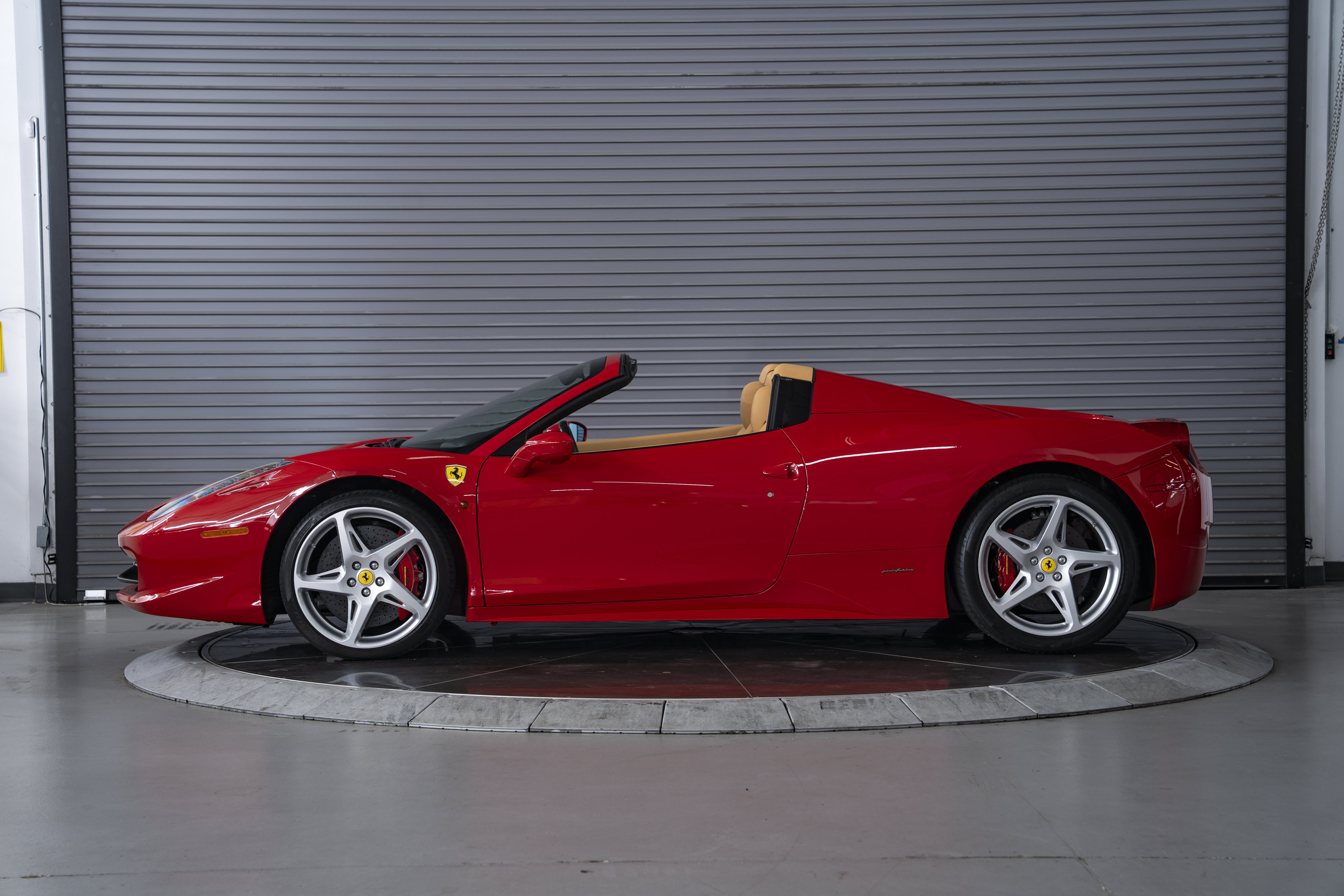 Used 2012 Ferrari 458 Spider RWD image 2