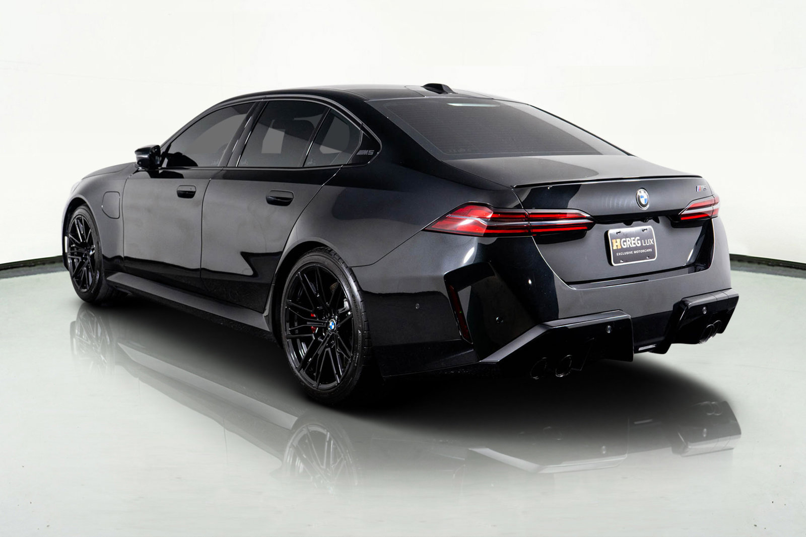 Used 2025 BMW M5 w/ Executive Package image 14