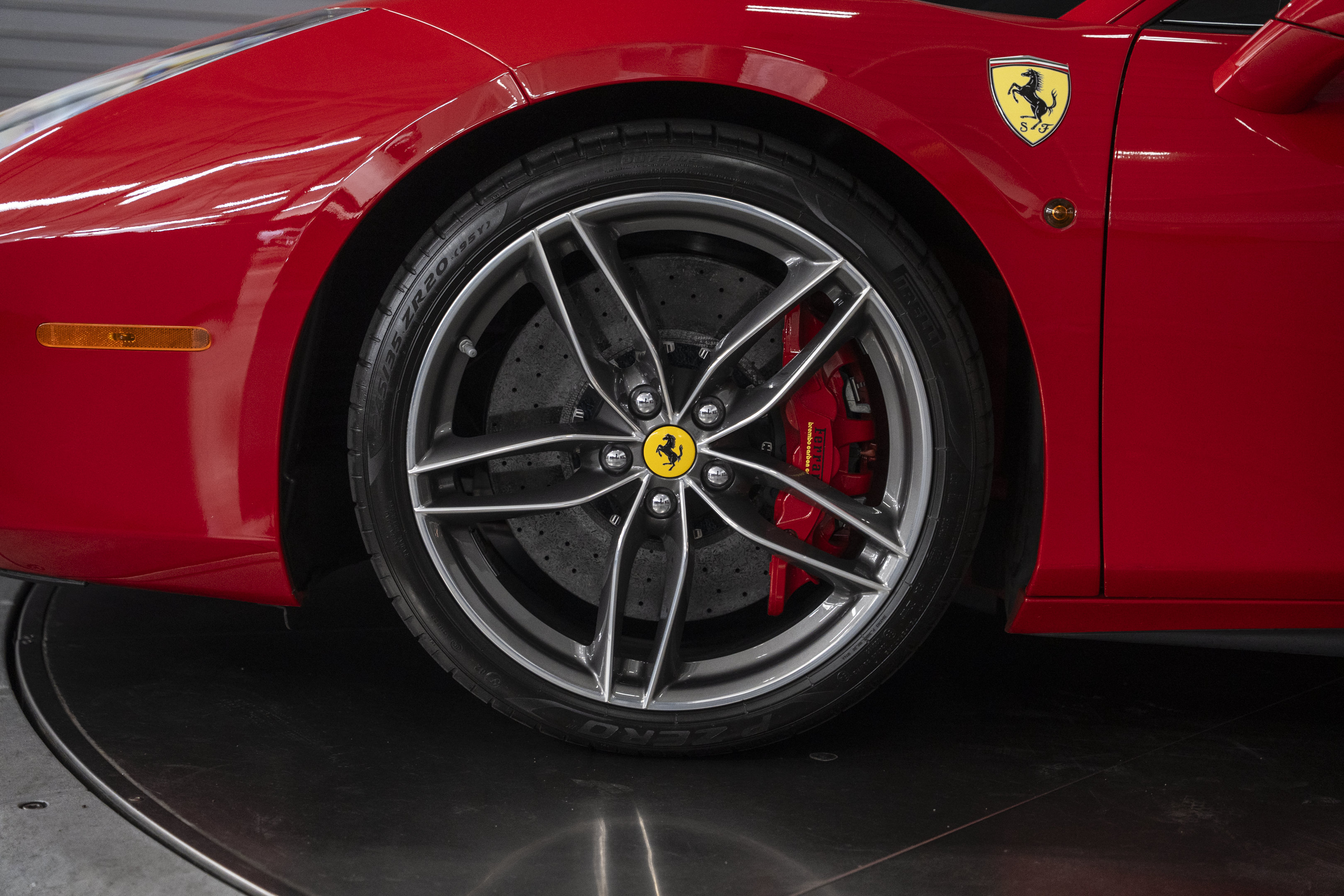 Used 2018 Ferrari 488 GTB RWD image 18