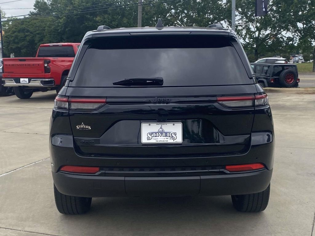 Used 2023 Jeep Grand Cherokee Altitude AWD/4WD image 7
