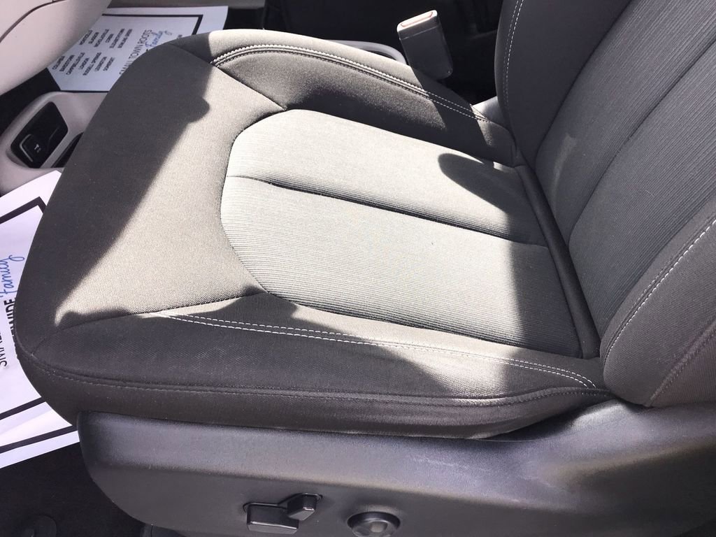 Used 2023 Chrysler Voyager LX image 12