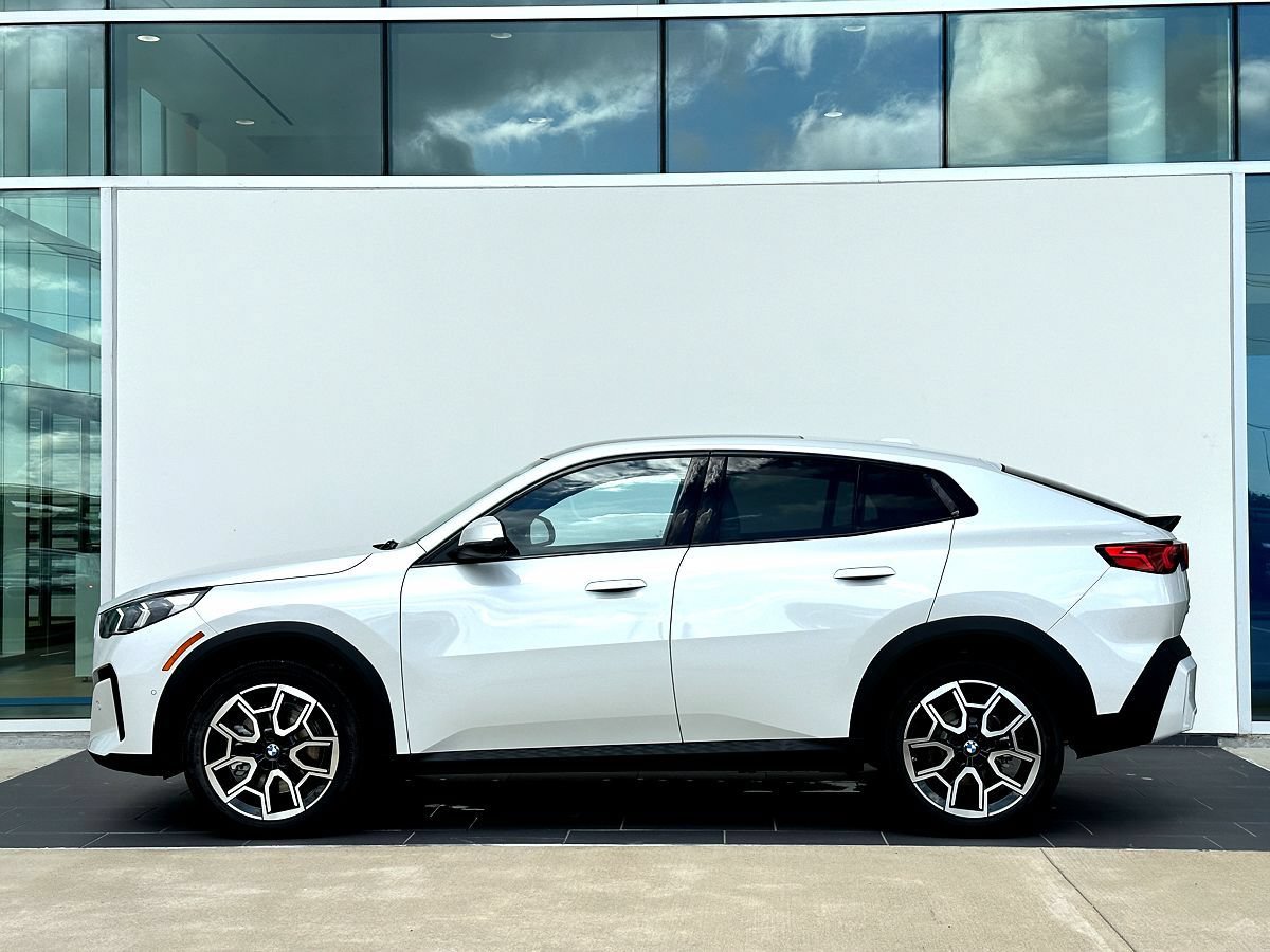 New 2026 BMW X2 xDrive28i w/ Technology Package AWD/4WD image 8