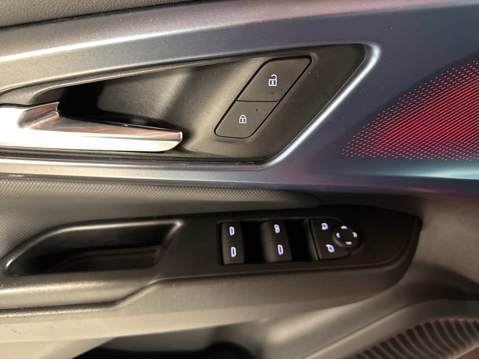 Used 2024 Chevrolet Equinox EV LT FWD image 18