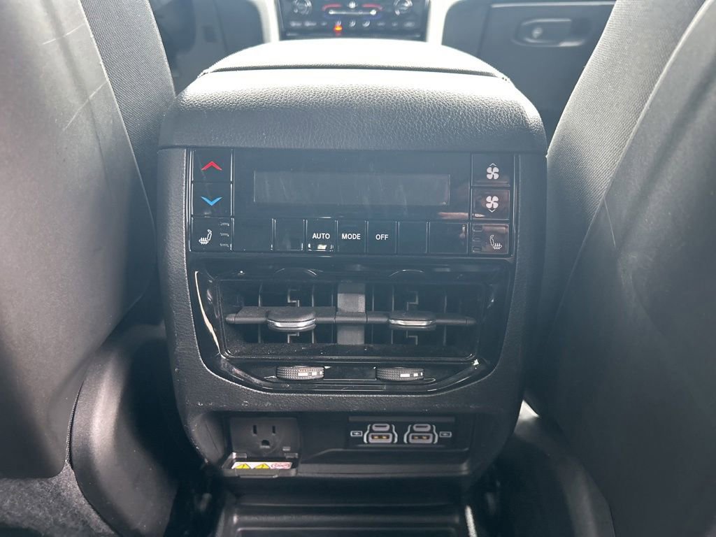 Used 2023 Jeep Grand Cherokee L Limited AWD/4WD image 21