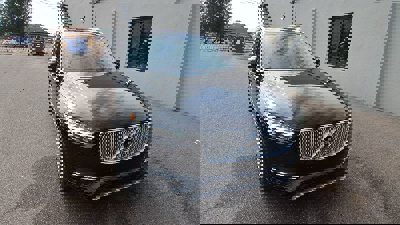 Used 2019 Volvo XC90 T8 Inscription w/ Luxury Package image 2