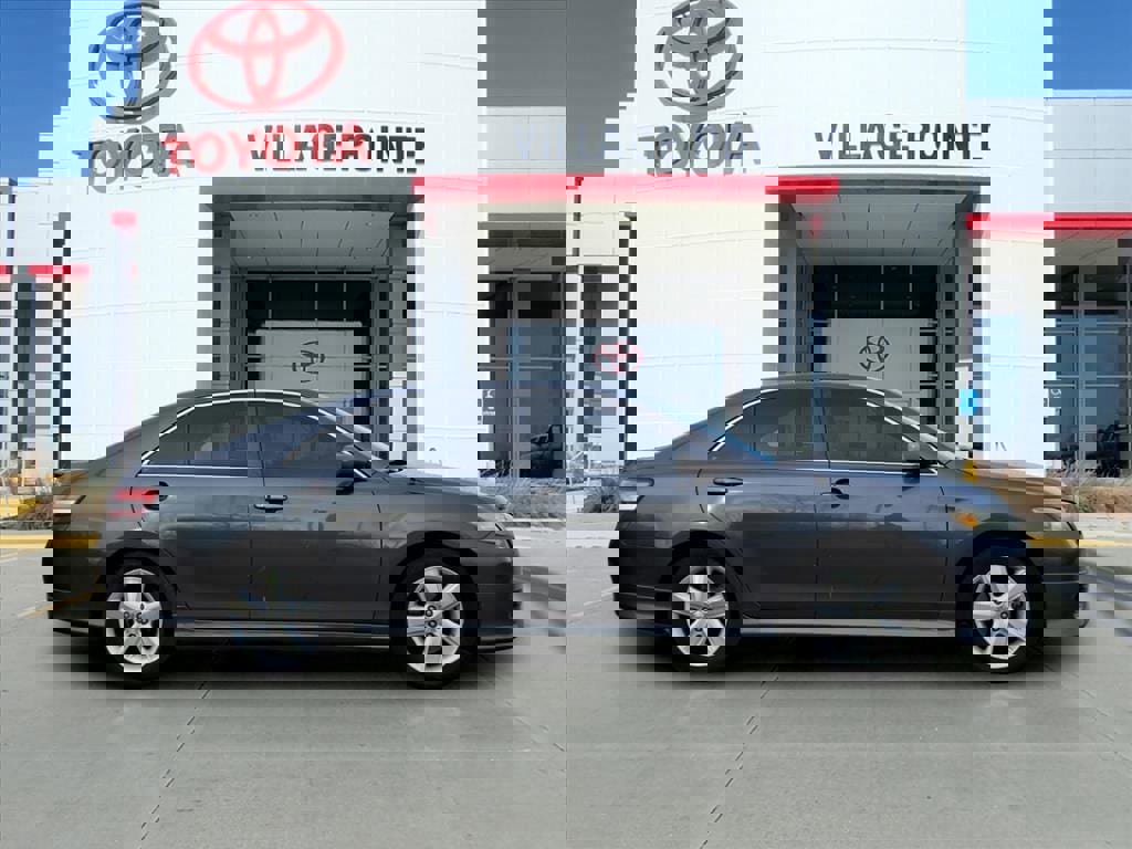 Used 2010 Toyota Camry SE image 4