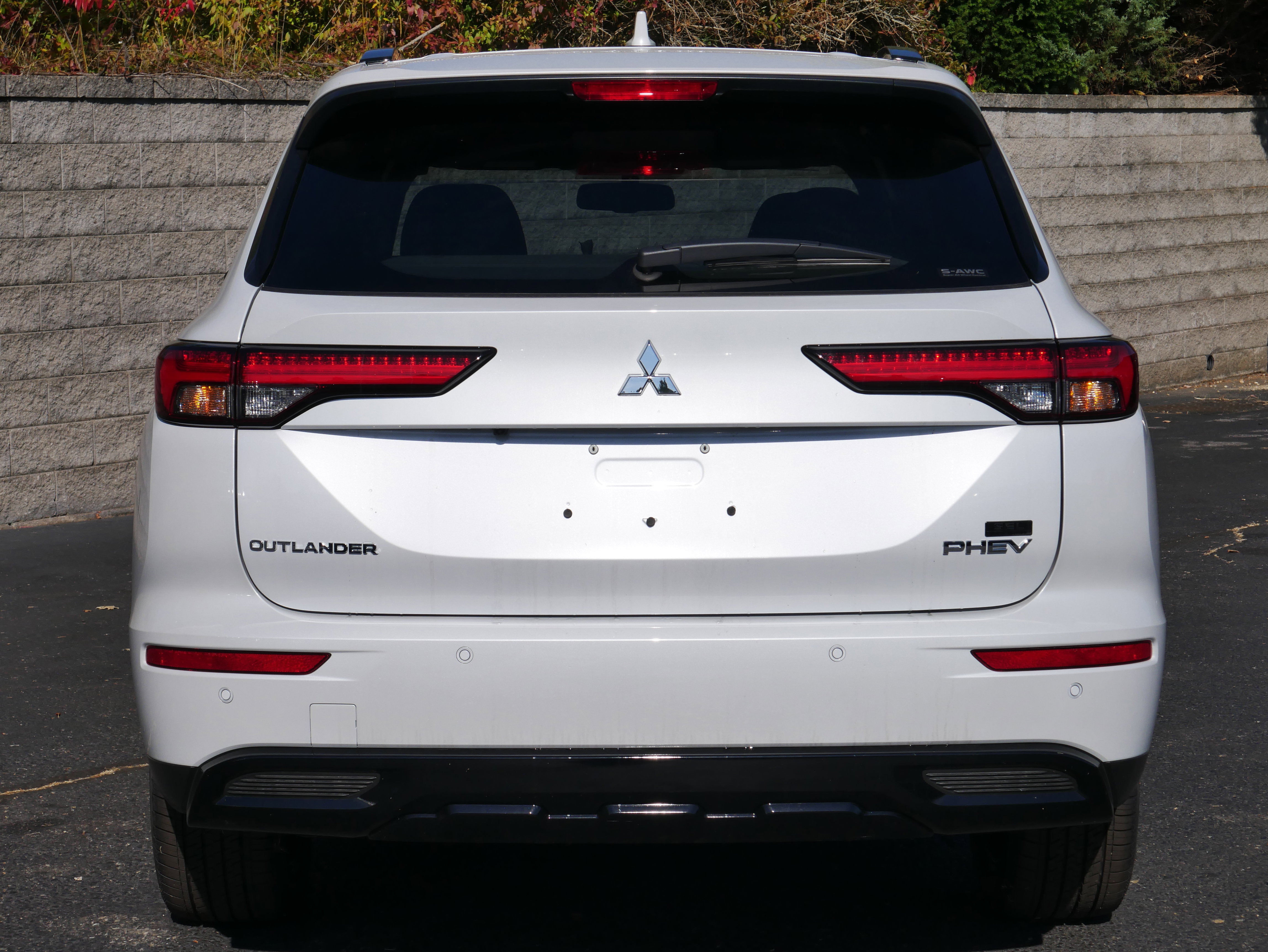 New 2025 Mitsubishi Outlander 4WD Plug-In Hybrid image 5
