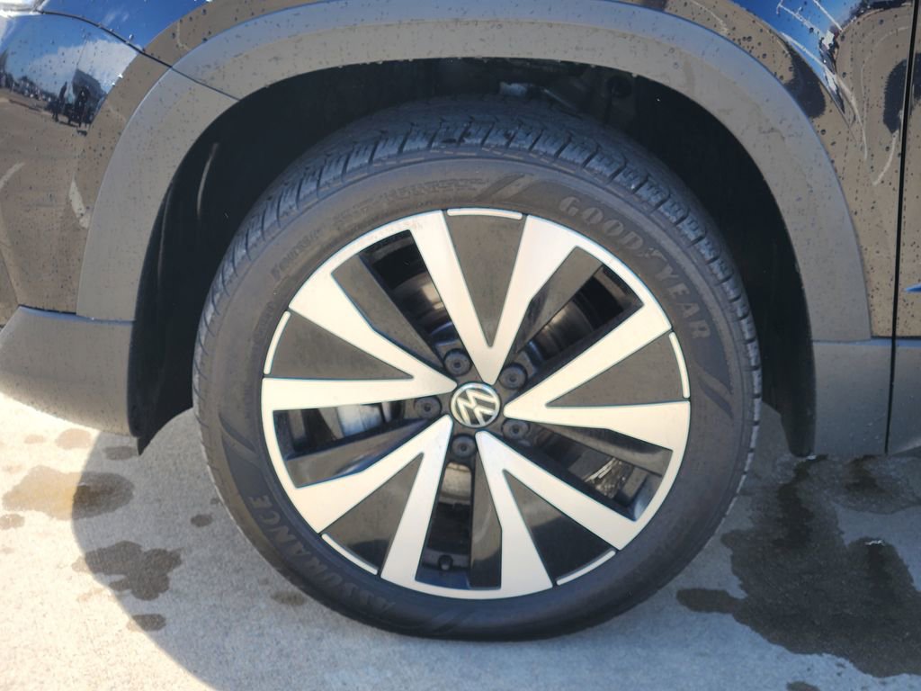 Used 2024 Volkswagen Taos SE image 12