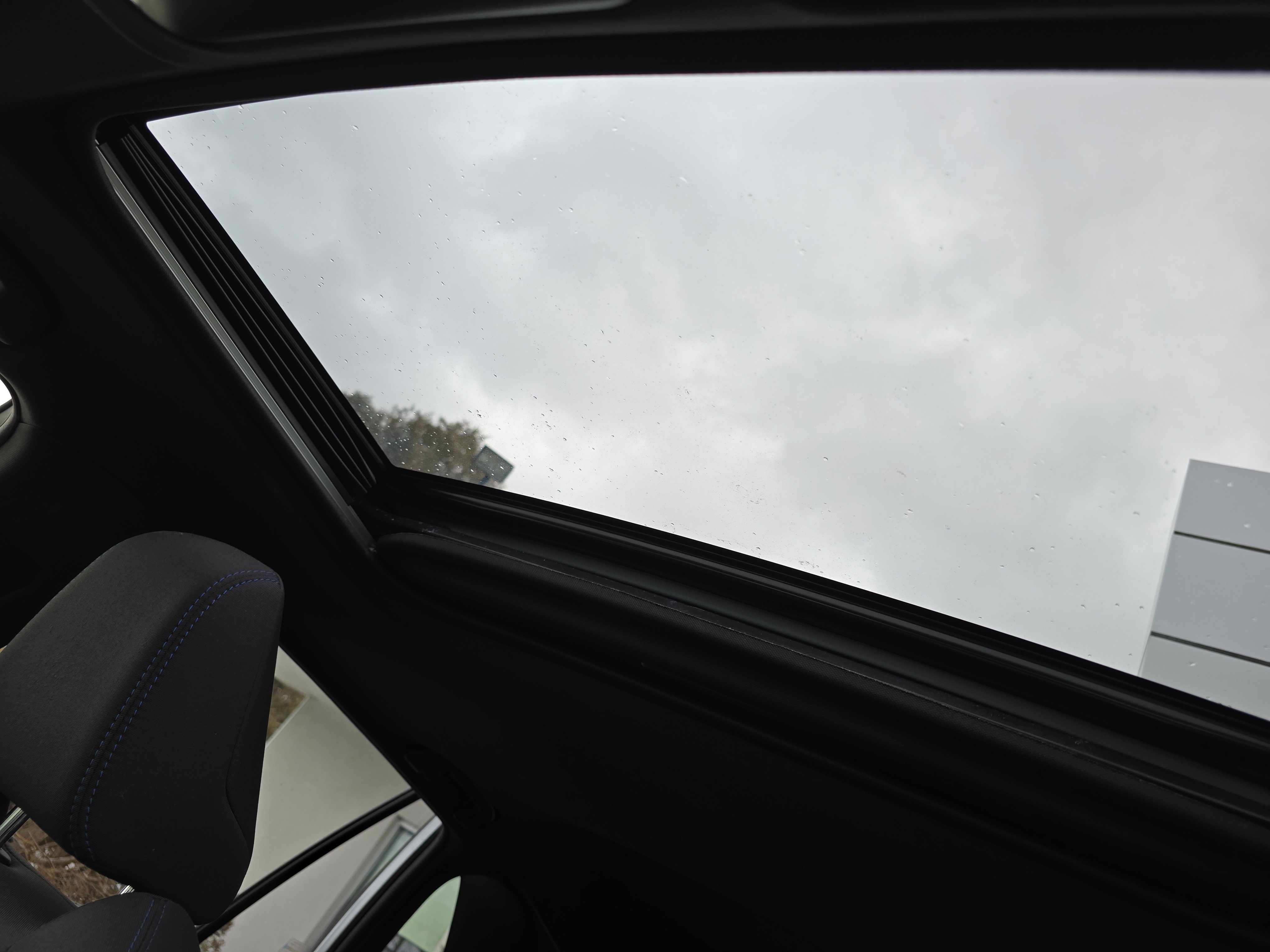 Used 2023 Toyota RAV4 SE image 33