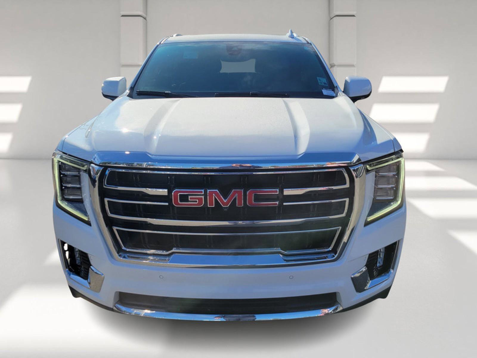 Used 2022 GMC Yukon XL SLT w/ SLT Premium Package image 2
