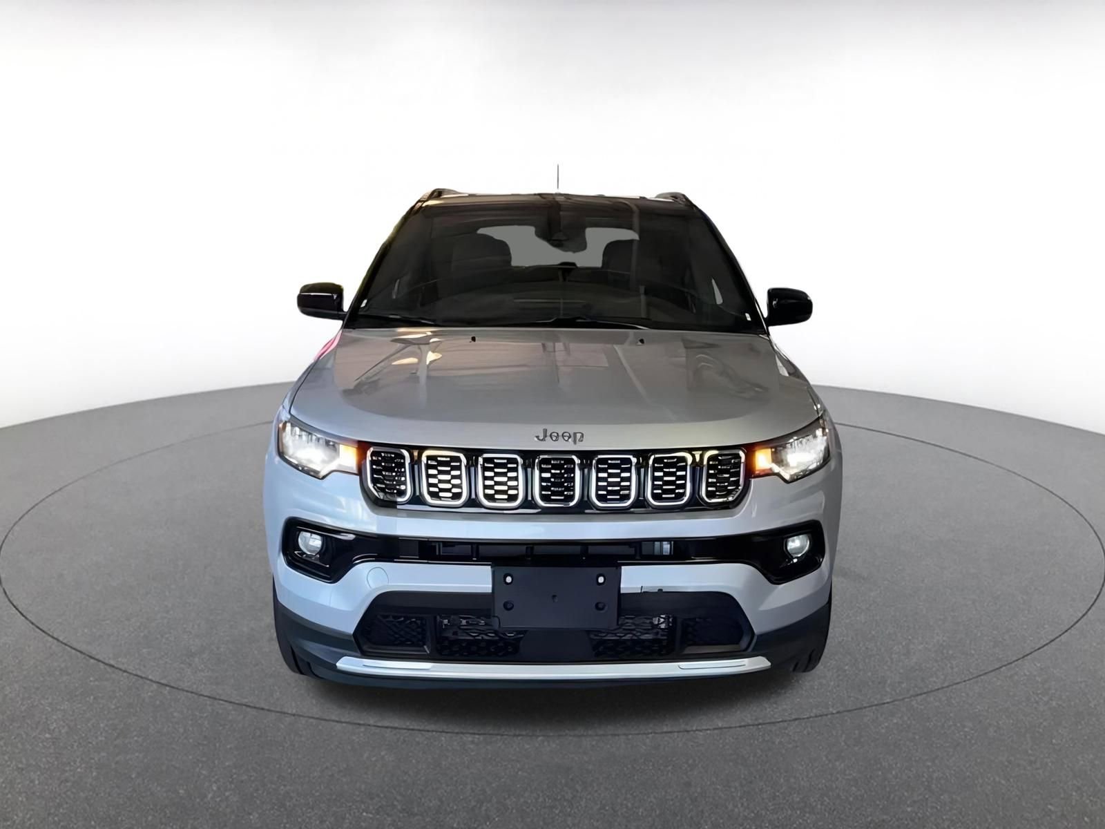 Used 2025 Jeep Compass Limited image 5