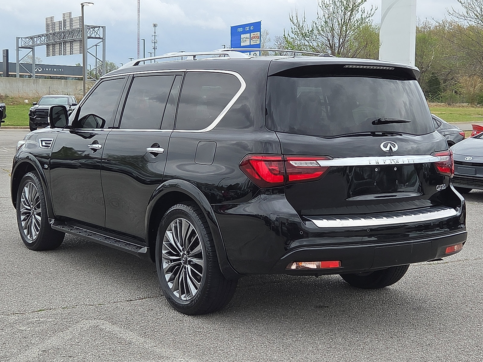 Used 2019 INFINITI QX80 Luxe w/ 22" Wheel Package image 4