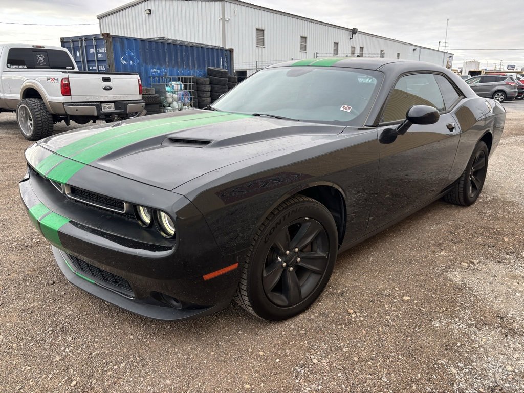 Used 2017 Dodge Challenger SXT image 3