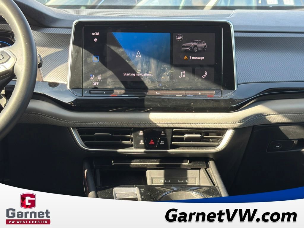 Used 2024 Volkswagen Atlas Peak Edition SE image 19