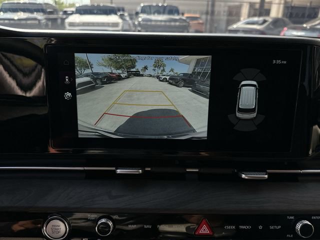 Used 2024 Kia Carnival EX image 25