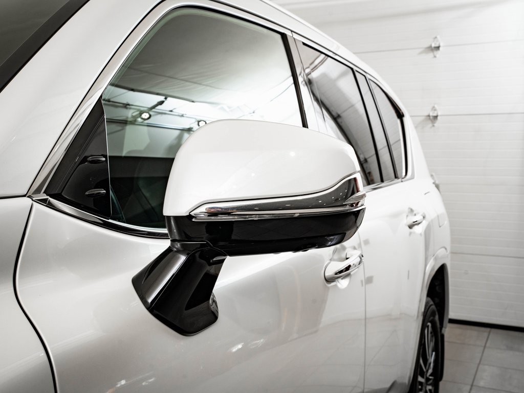 Used 2024 Lexus LX 600 4WD w/ Interior Upgrade Package image 17