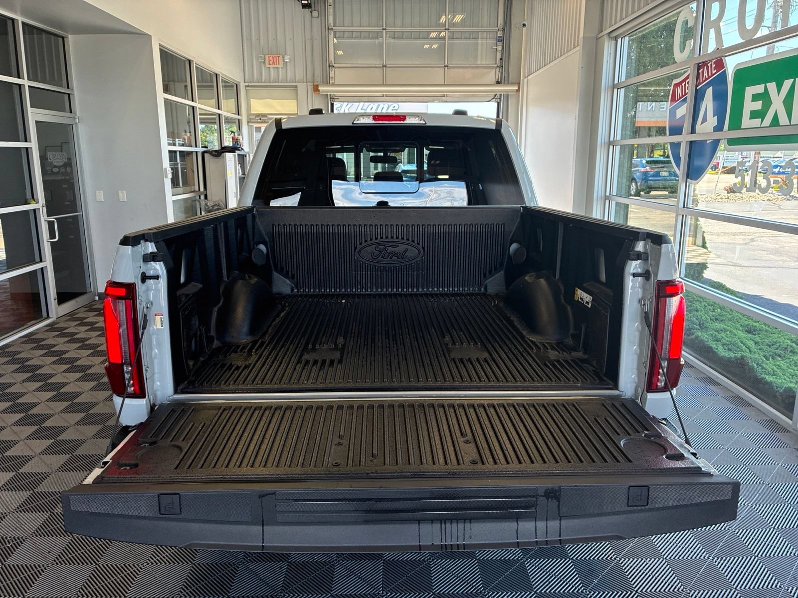 Used 2024 Ford F150 Lariat AWD/4WD image 9