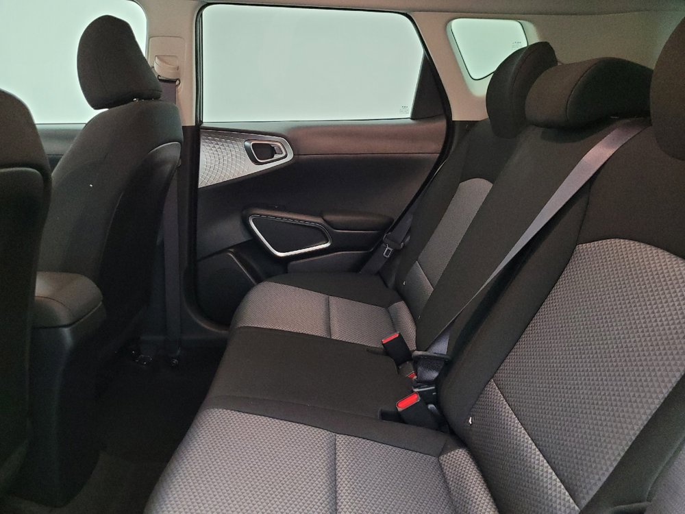 Used 2025 Kia Soul LX image 18