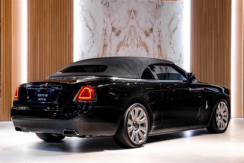 Used 2016 Rolls-Royce Dawn RWD image 6