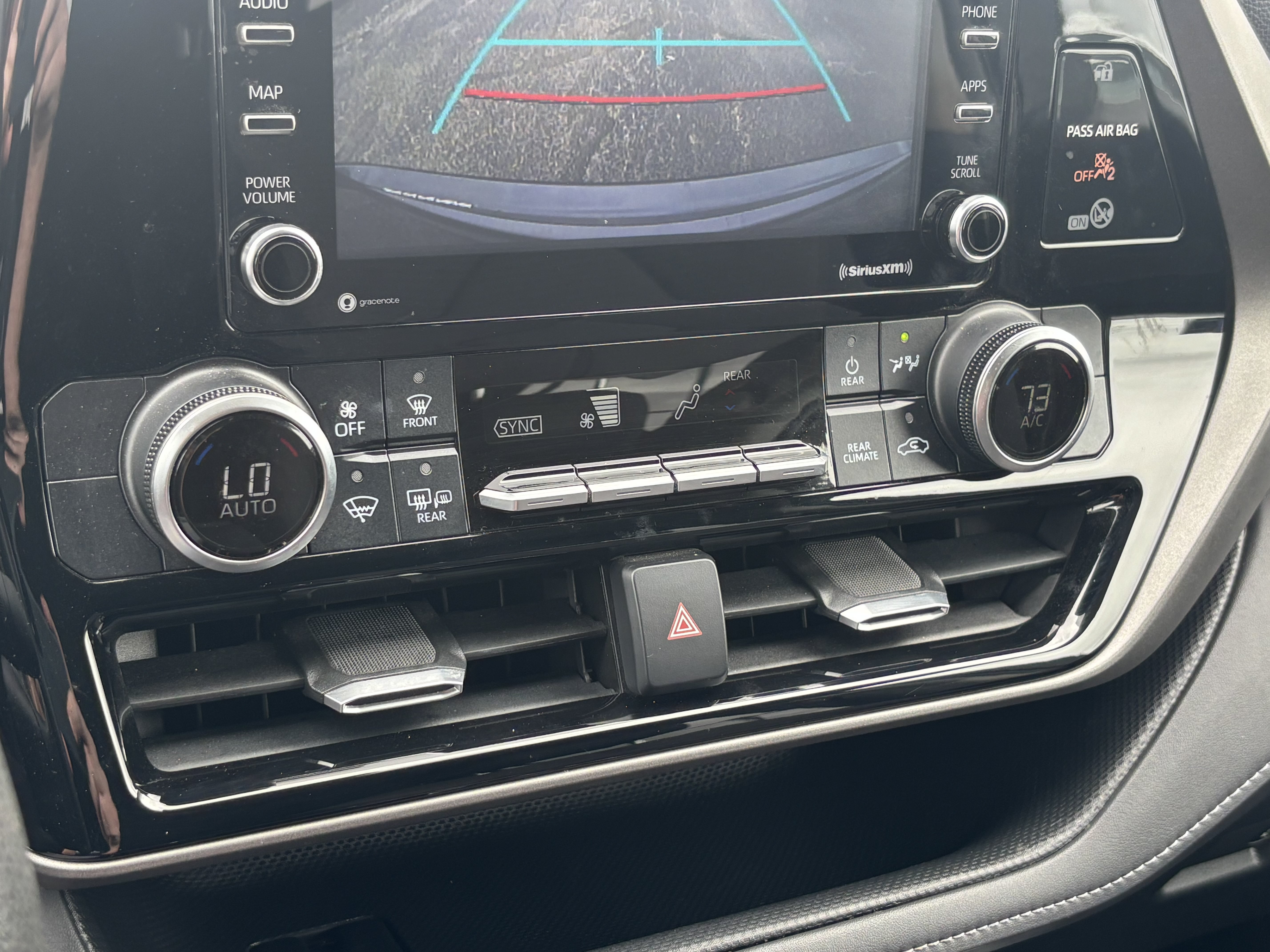 Used 2020 Toyota Highlander L FWD image 14