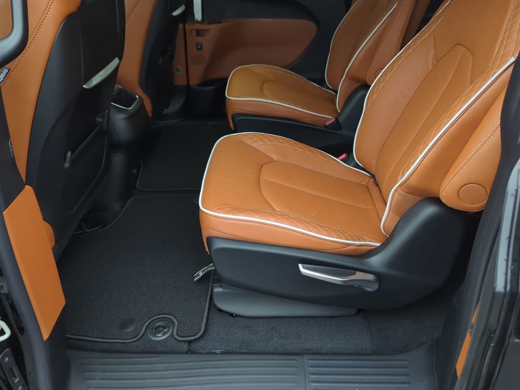 New 2026 Chrysler Pacifica Pinnacle w/ Trailer Tow Group image 37