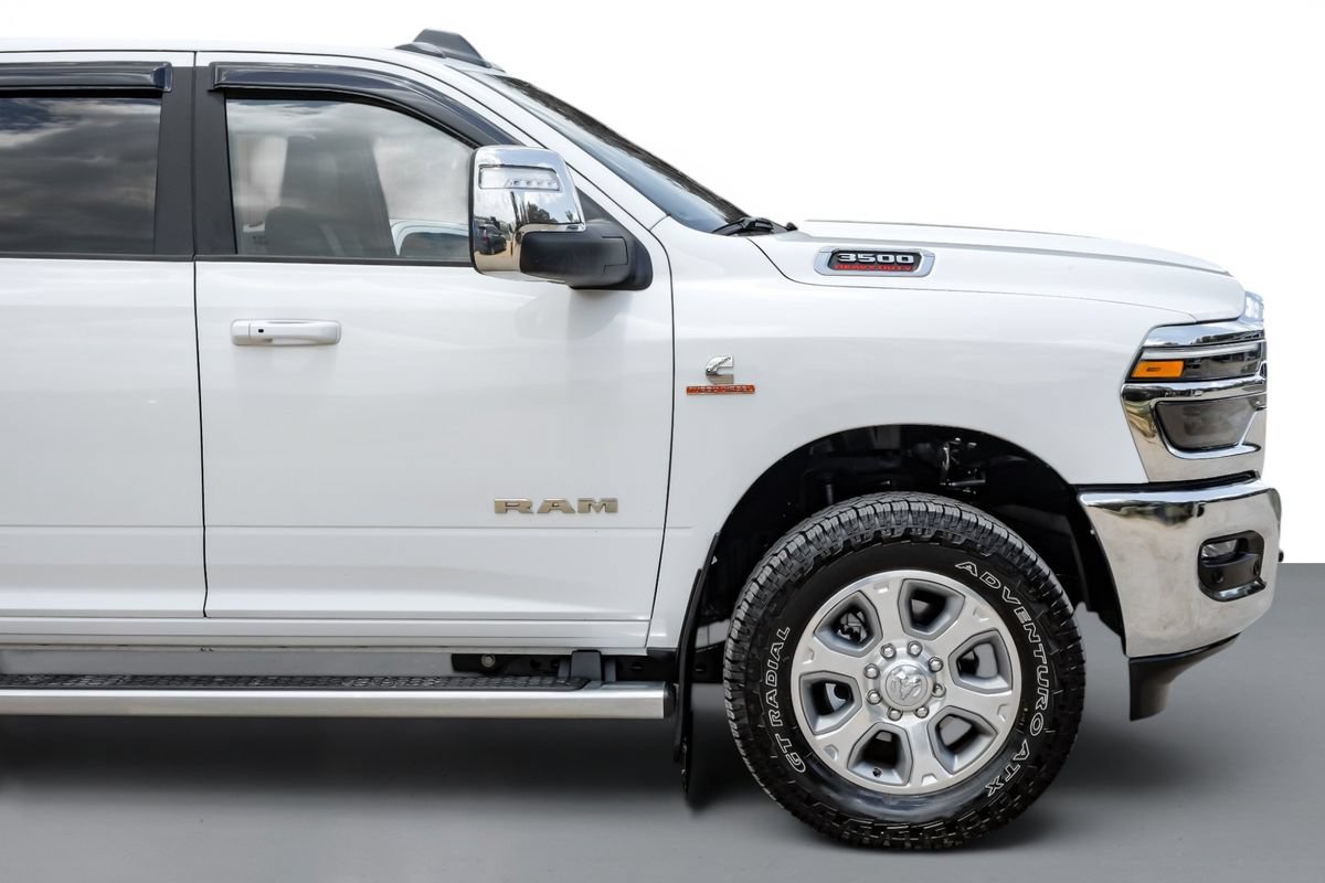 Used 2025 RAM 3500 Laramie AWD/4WD image 7