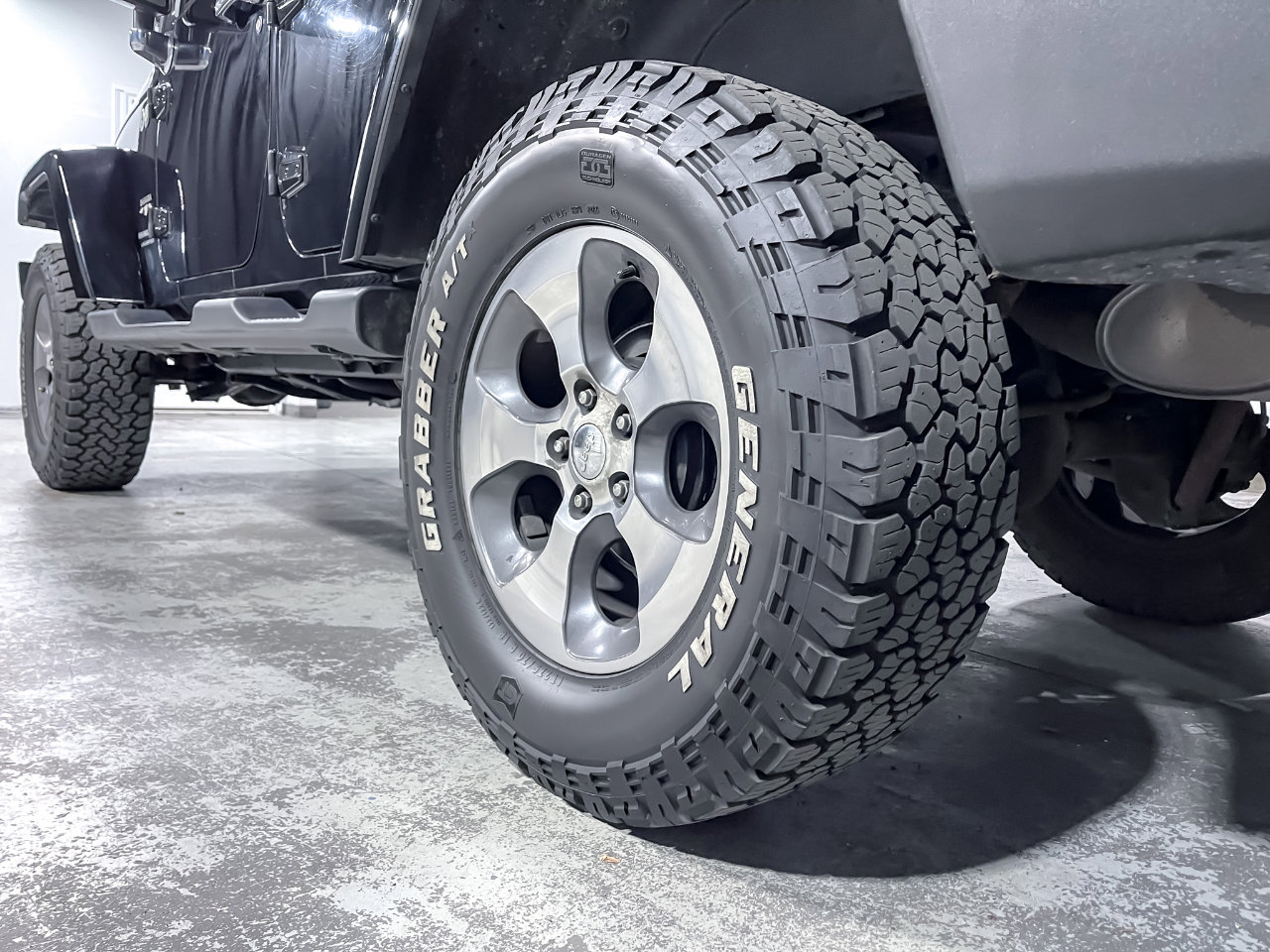 Used 2018 Jeep Wrangler Unlimited Sahara image 10