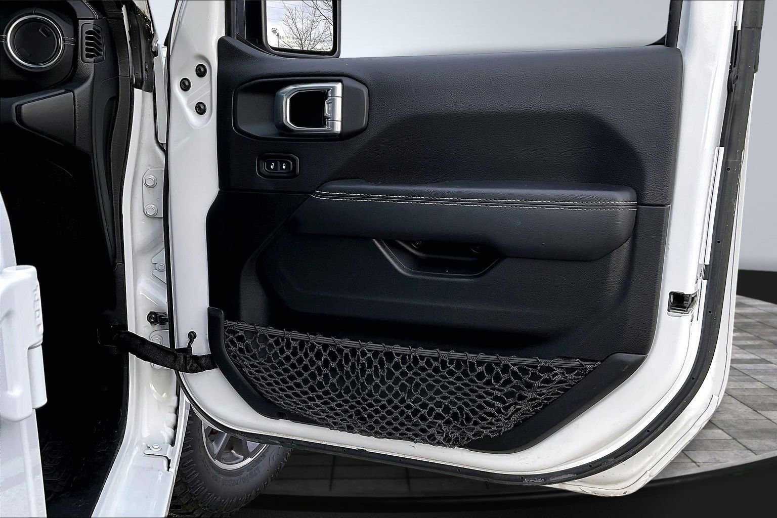 Used 2022 Jeep Gladiator Overland w/ Popular Equipment Package image 14