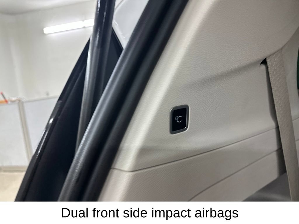 Used 2023 Chrysler Pacifica Touring-L FWD image 29