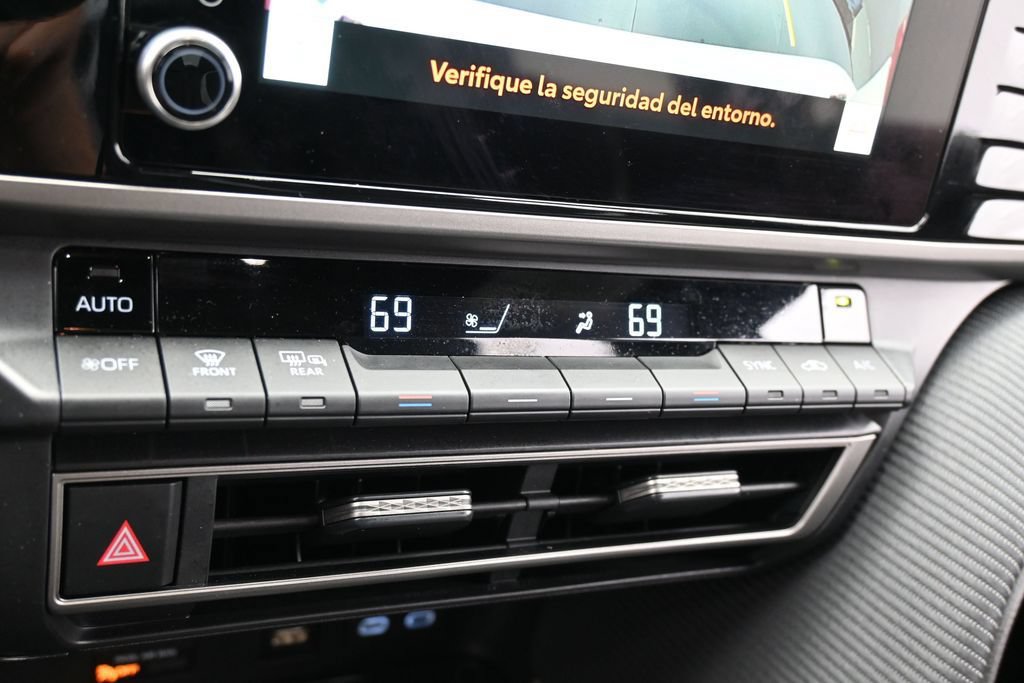 Used 2026 Toyota Camry SE FWD image 22