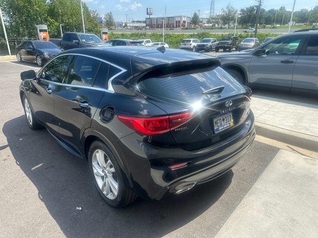 Used 2017 INFINITI QX30 FWD image 2