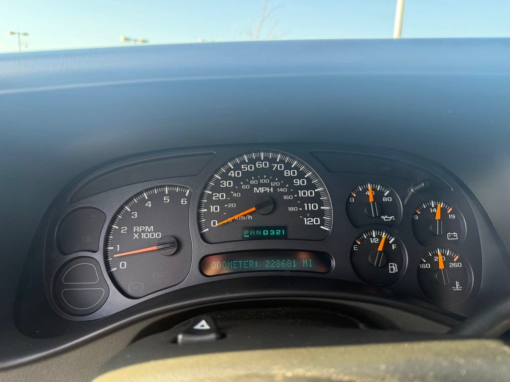 Used 2005 Chevrolet Avalanche Z71 w/ Sun And Sound Package AWD/4WD image 14