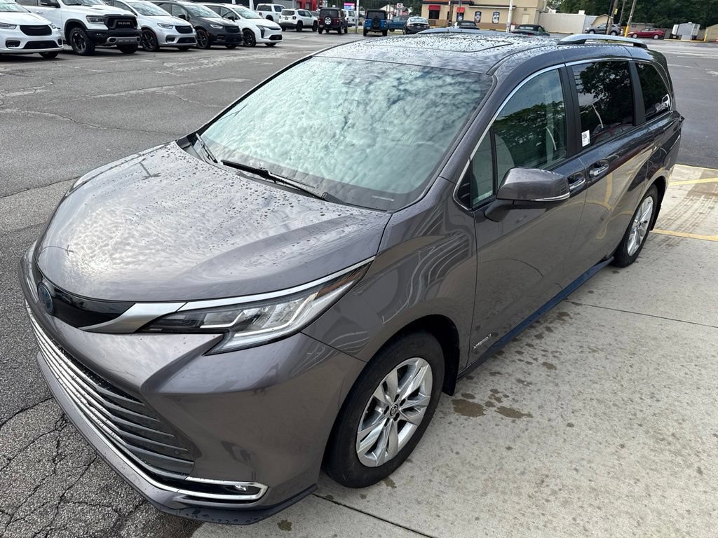Used 2021 Toyota Sienna Limited AWD/4WD image 10