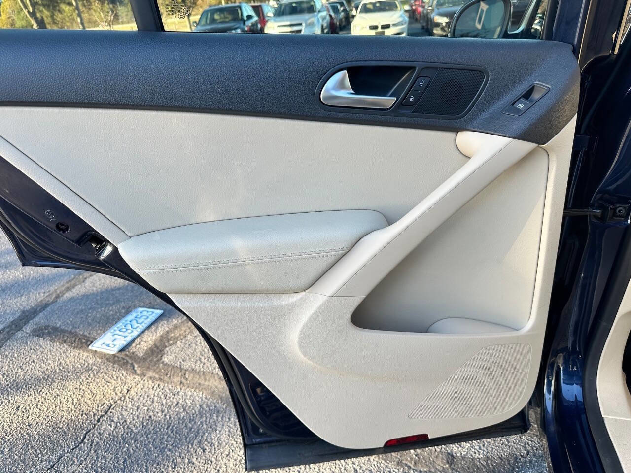 Used 2016 Volkswagen Tiguan S image 25