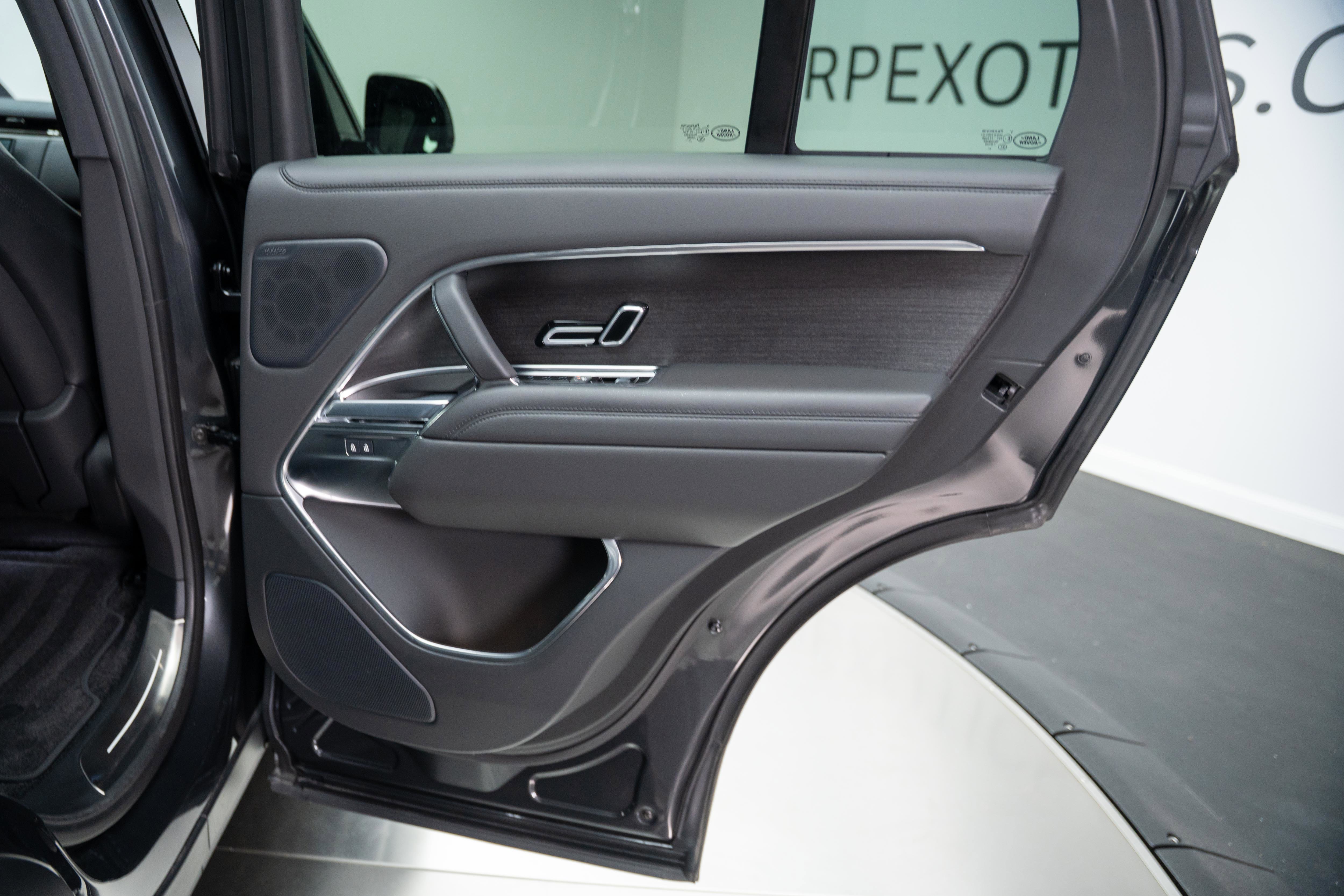 Used 2025 Land Rover Range Rover SE AWD/4WD image 25