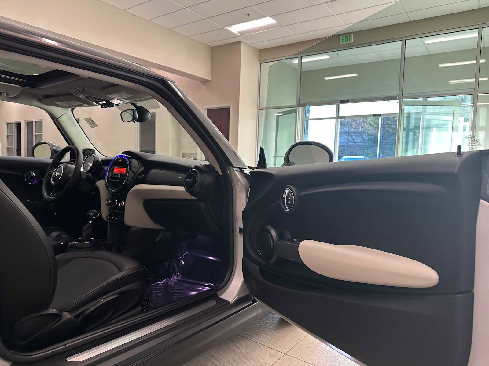 Used 2014 MINI Cooper 2-Door Hardtop image 26