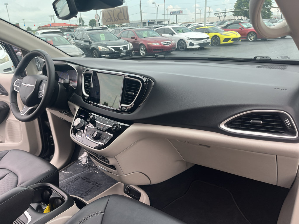 Used 2024 Chrysler Pacifica Touring-L FWD image 48