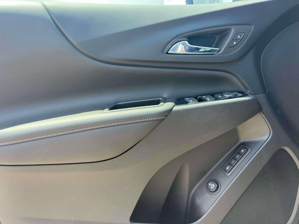 Used 2023 Chevrolet Equinox Premier AWD/4WD image 18