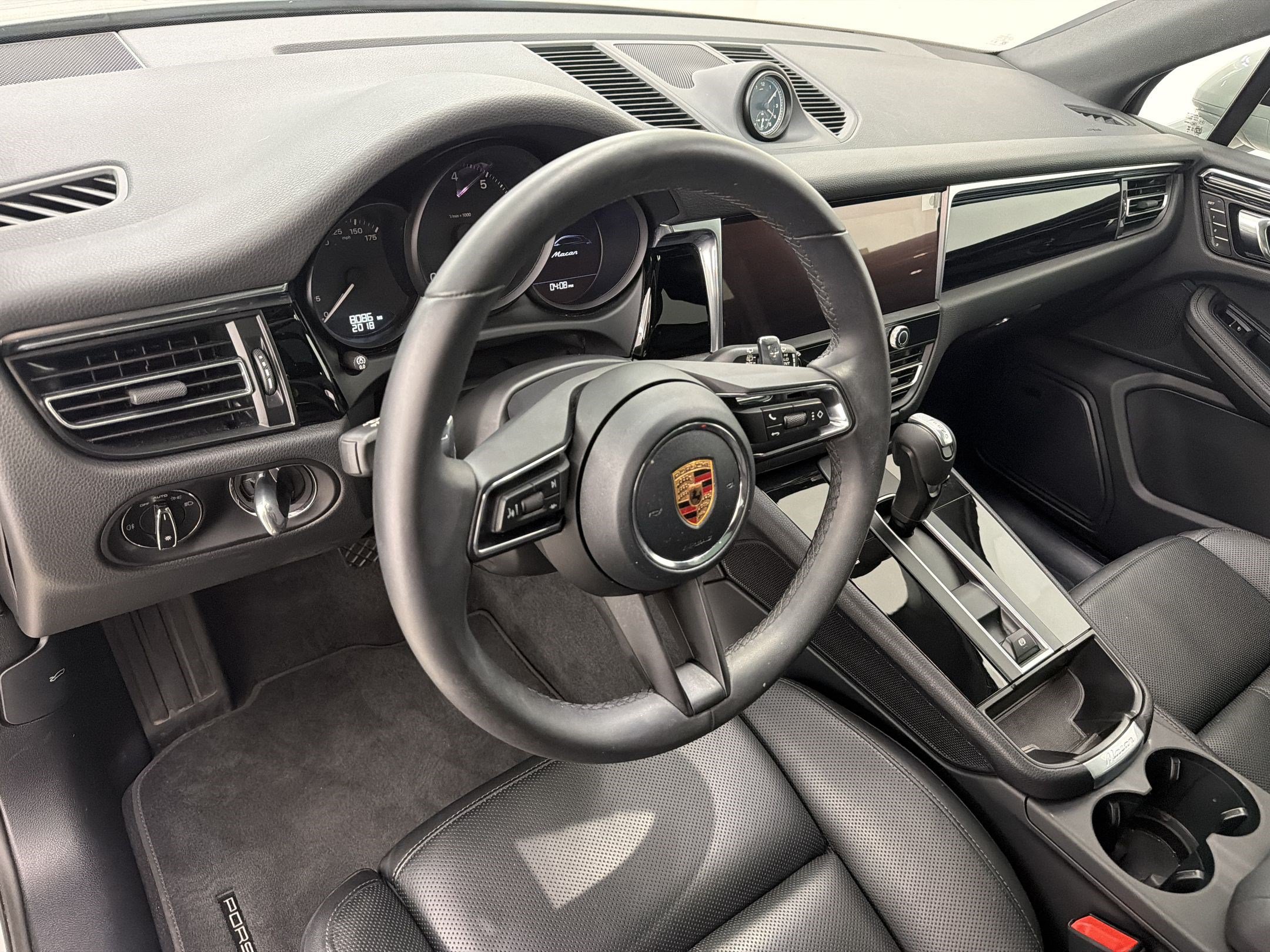 Used 2026 Porsche Macan AWD/4WD image 4