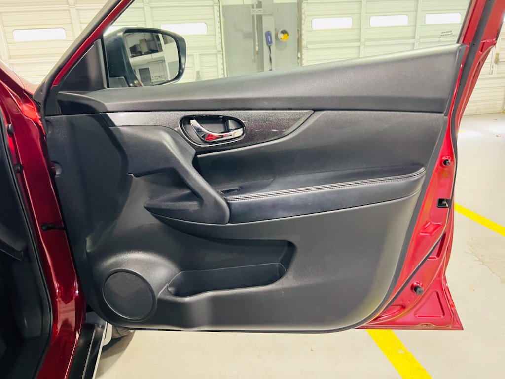 Used 2015 Nissan Rogue SL FWD image 31