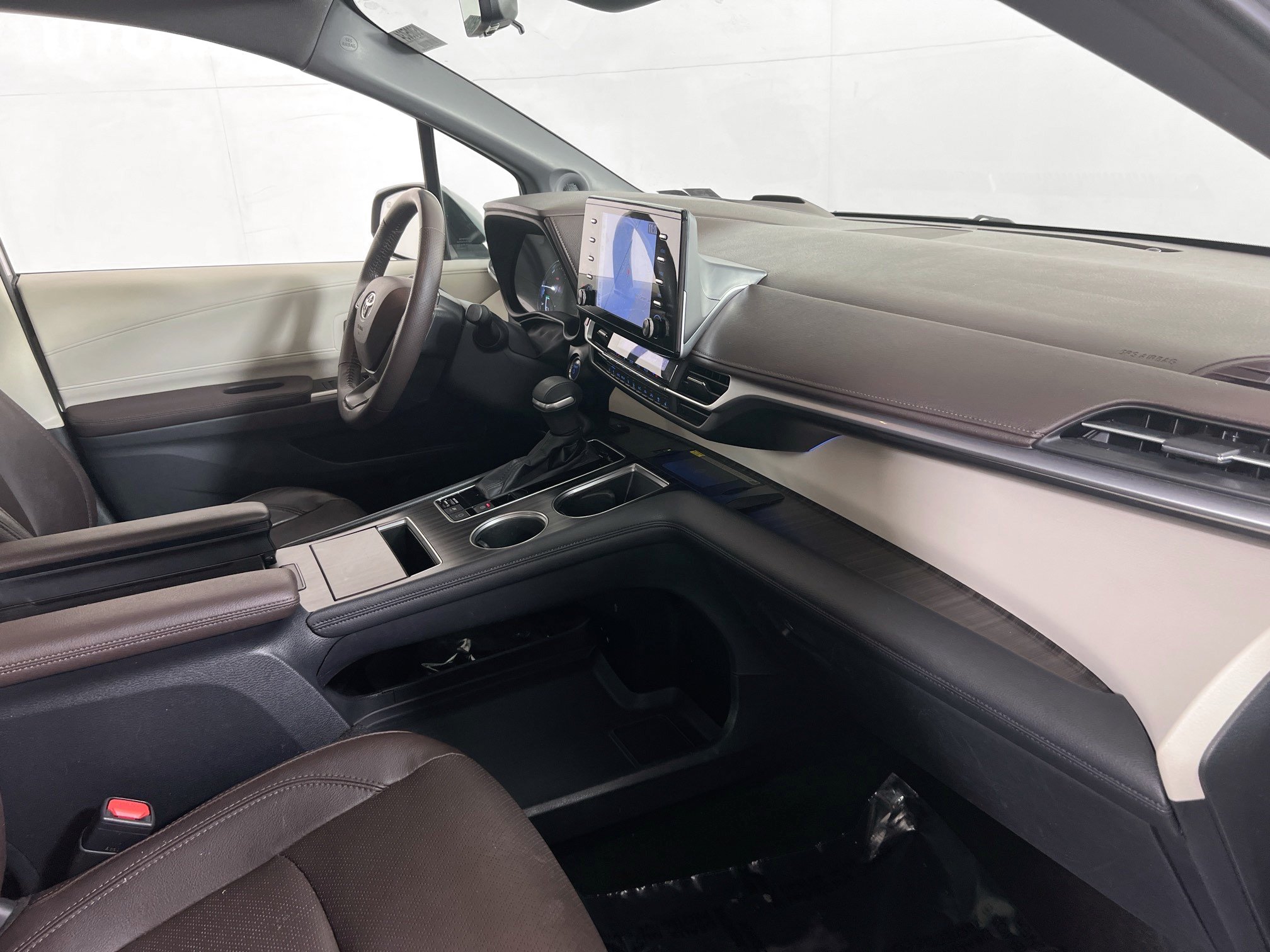 Used 2021 Toyota Sienna Platinum AWD/4WD image 32