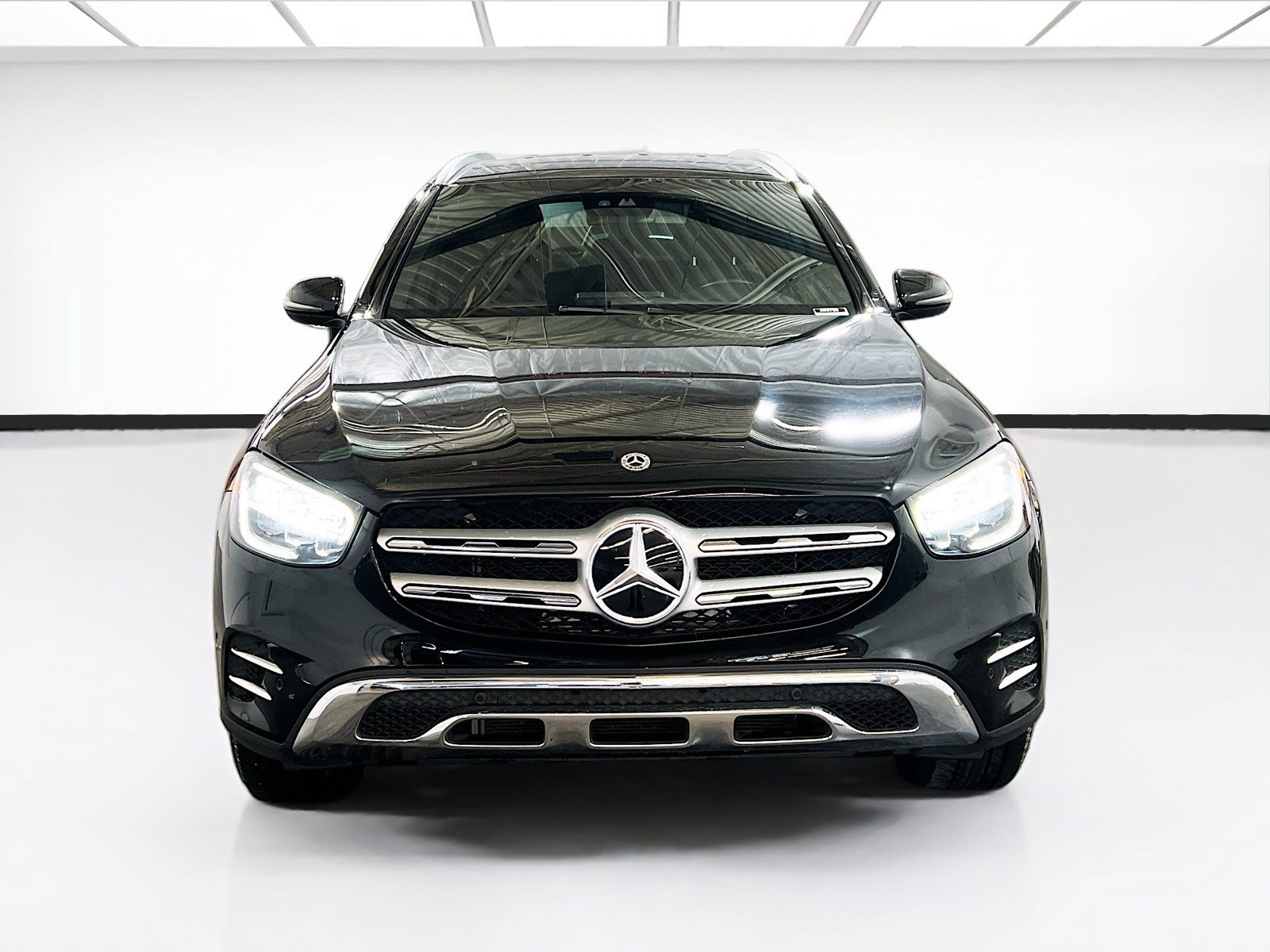 Used 2022 Mercedes-Benz GLC 300 4MATIC image 2