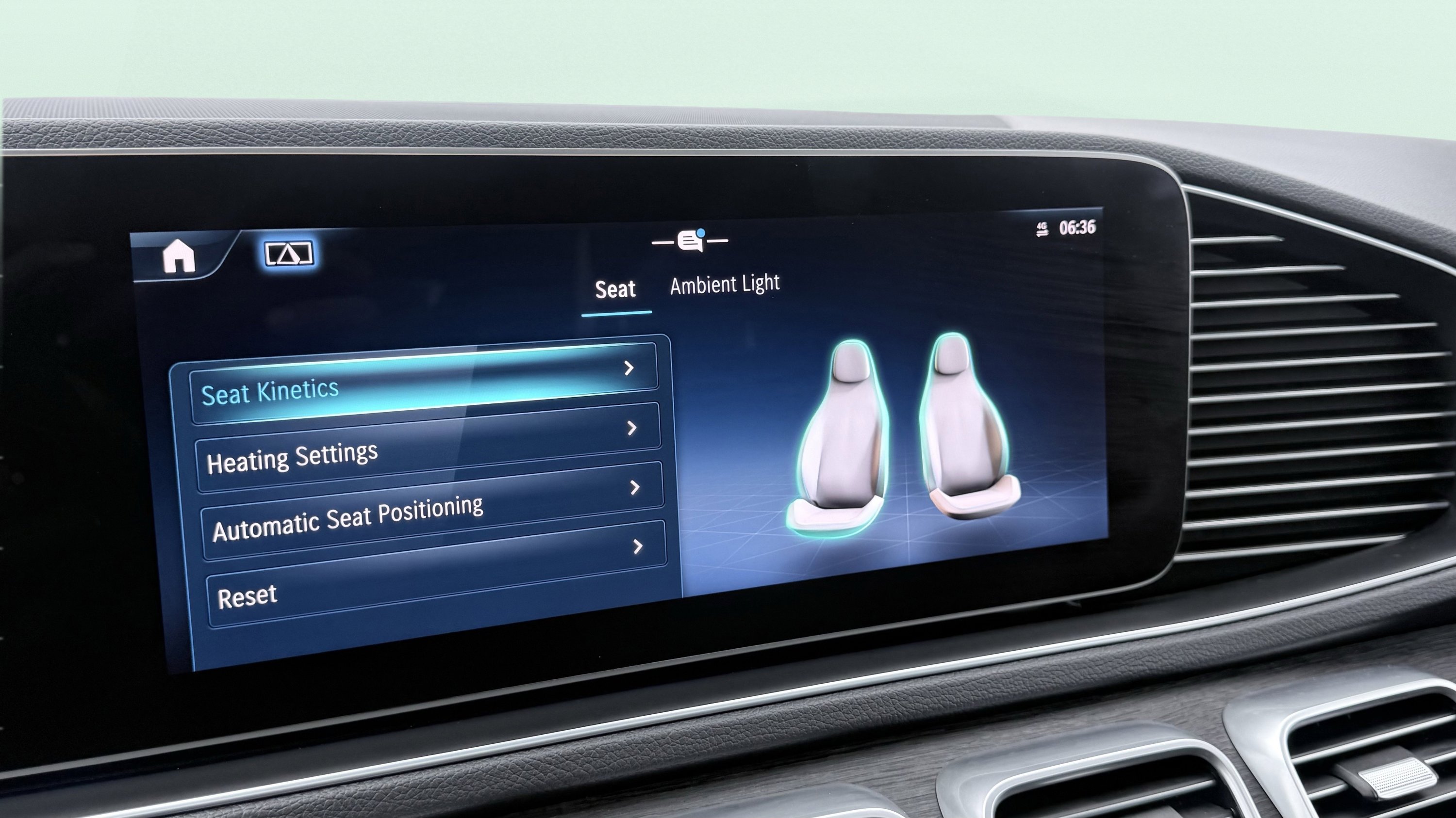 Used 2025 Mercedes-Benz GLE 450e 4MATIC image 73