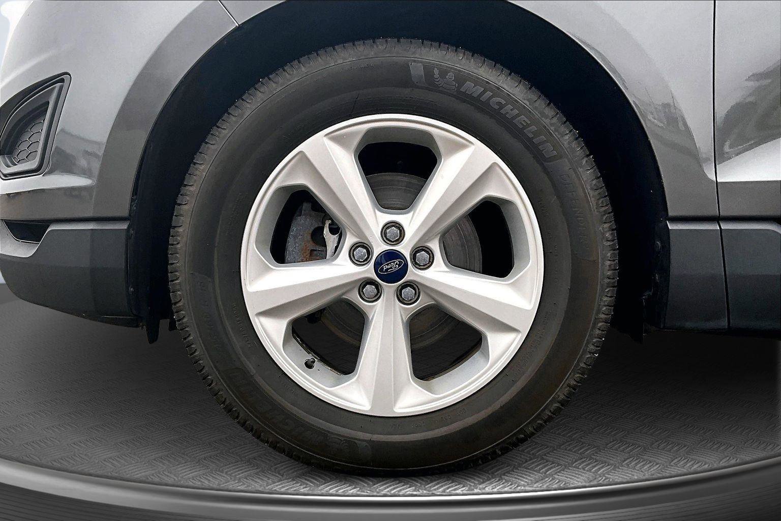 Used 2015 Ford Edge SE image 9