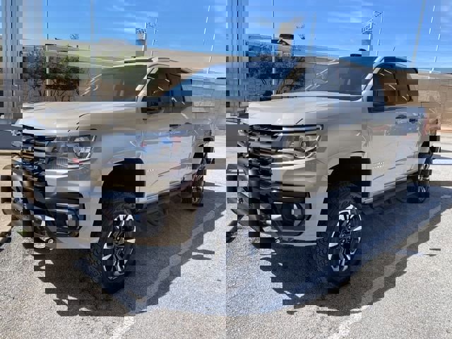 Used 2021 Chevrolet Colorado Z71 image 2